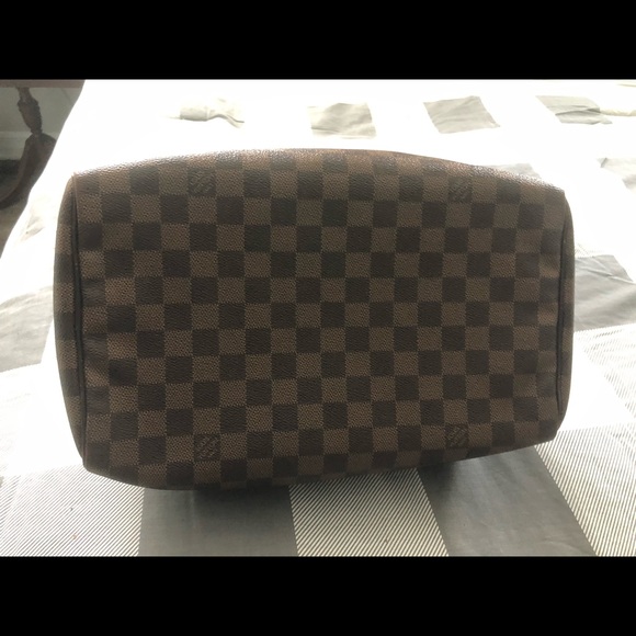 Louis Vuitton “doctor” bag great condition other than small tear - Picture 7 of 8